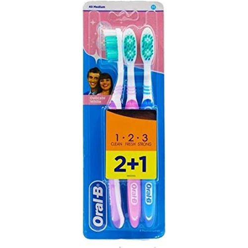 ORAL-B |فرشاة أسنان اورال بي الأبيض الحساس - وسط - 2+1