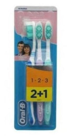 ORAL-B |فرشاة أسنان اورال بي الأبيض الحساس - وسط - 2+1