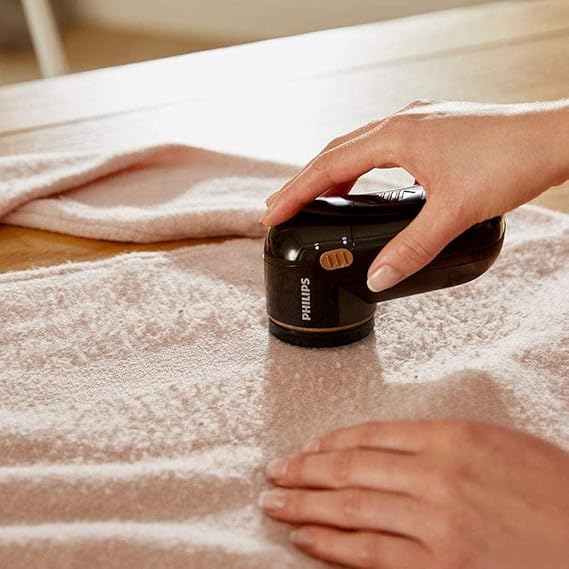 Philips Fabric Shaver, for fast and effective removal of lint - GC026/80