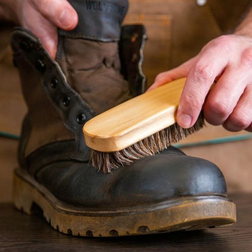 فرشاة أحذية خشبية من شعر الحصان، مثالية لتلميع الأحذية الجلدية